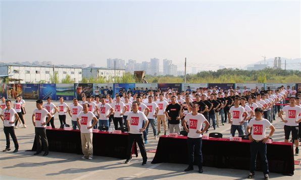 “腰部運動，預備，起!”