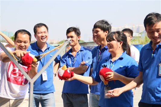 “憤怒的小鳥”現實版，大家玩的不亦樂乎。