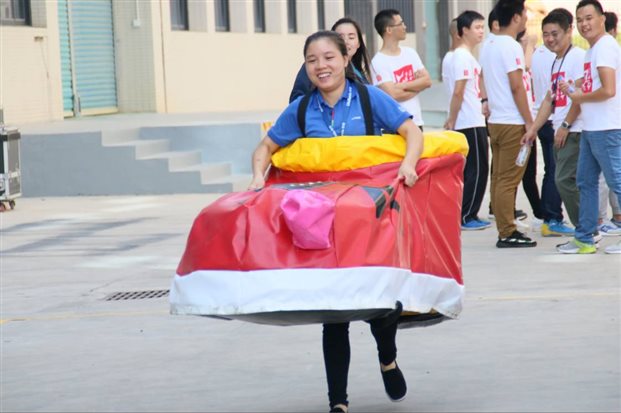 看我多了一只“快樂的大腳”，瞬間腳底生風！