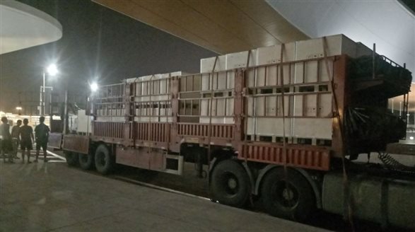 ▲加班加點,連夜運貨卸貨